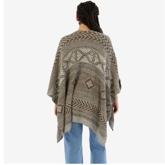 The Jetset Diaries Tan & Gray Abstract Pattern Knit Poncho Plus Size - Picture 4 of 4